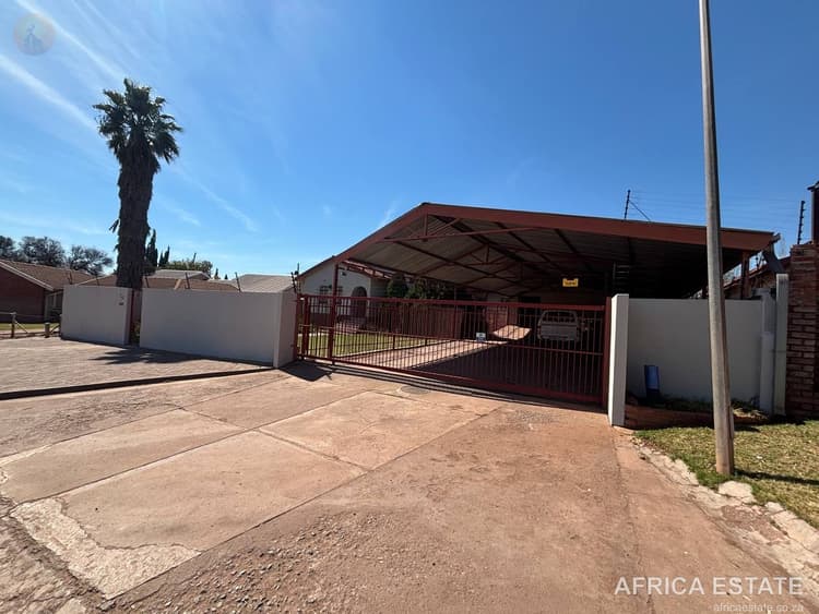 EXCLUSIVE SOLE MANDATE ON A SPACIOUS FAMILY HOME THAT HAS SO MUCH TO OFFER!!