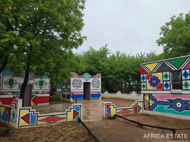 Established lodge and cultural village in Gauteng's only Big 5 Game Reserve