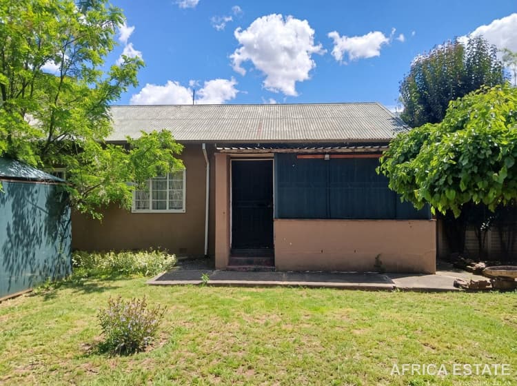 3 Bed House in Noordhoek, Bloemfontein with 1 Bed Flatlet and Double Carport