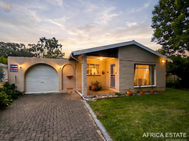 3 Bed Home in Brandwag with Garage, Tandem Covered Parking and Covered Patio