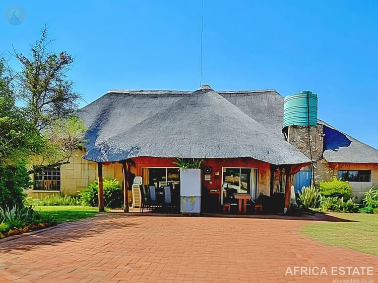 21.4 HA FARM WITH 9 EN-SUITE BEDROOMS INSIDE A BIG 5 RESERVE