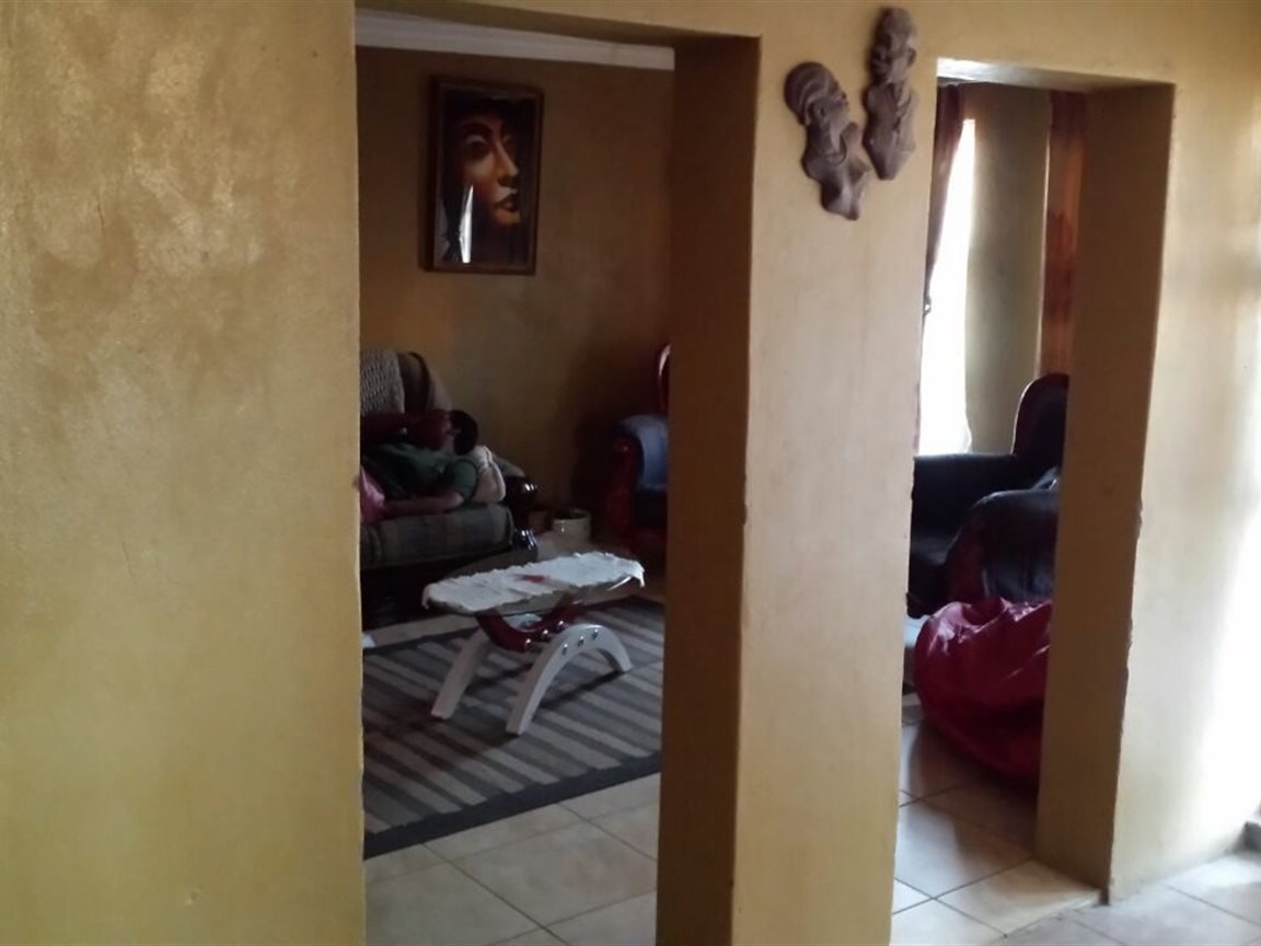 3 Bedroom house in Rocklands photo 2