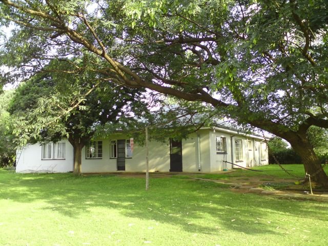 10 HA  SMALLHOLDING WITH STRONG WATER photo 2