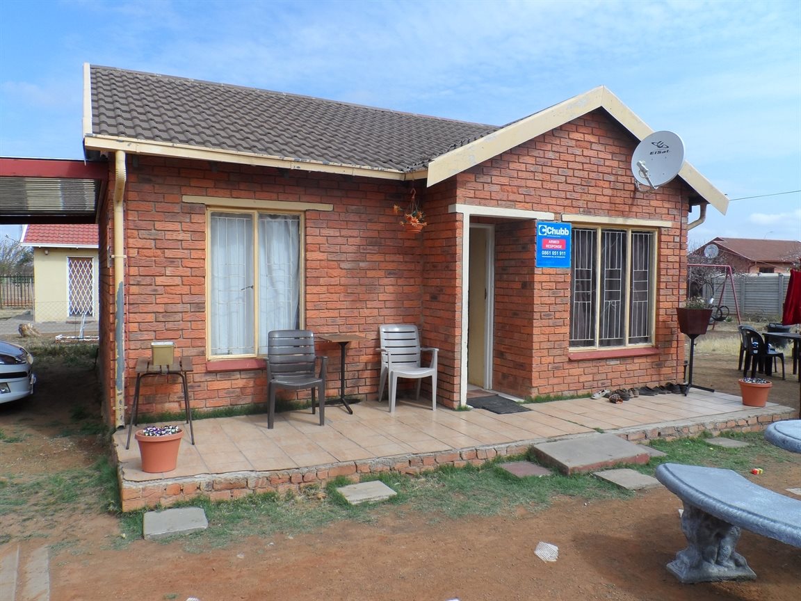 3 Bedroom House for sale in Lourierpark