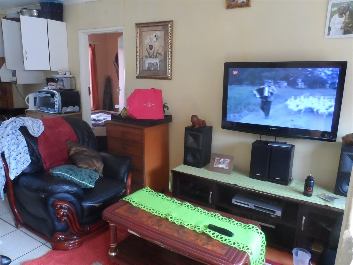 3 Bedroom House for sale in Lourierpark photo 2