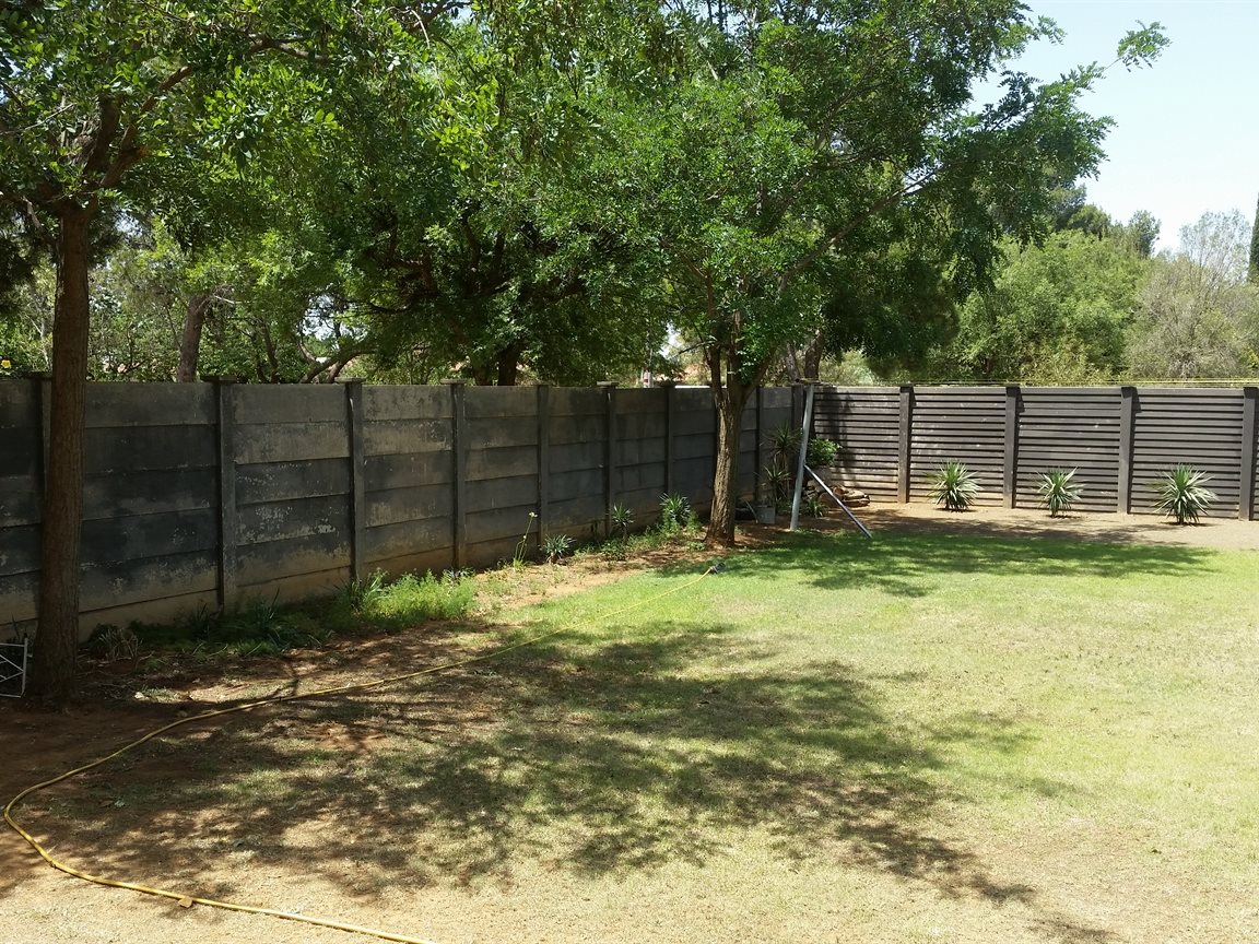 Ground  floor unit with neat garden ! photo 4