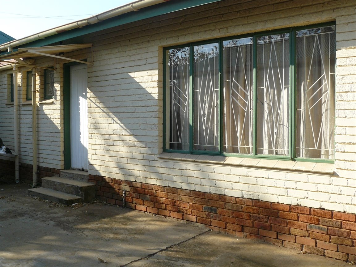 HOUSE PLUS FLAT ON ONE STAND - IDEAL FOR THE RENOVATER - EXCELLENT PRICE! photo 2
