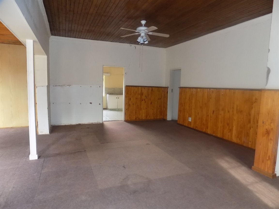 HOUSE PLUS FLAT ON ONE STAND - IDEAL FOR THE RENOVATER - EXCELLENT PRICE! photo 5
