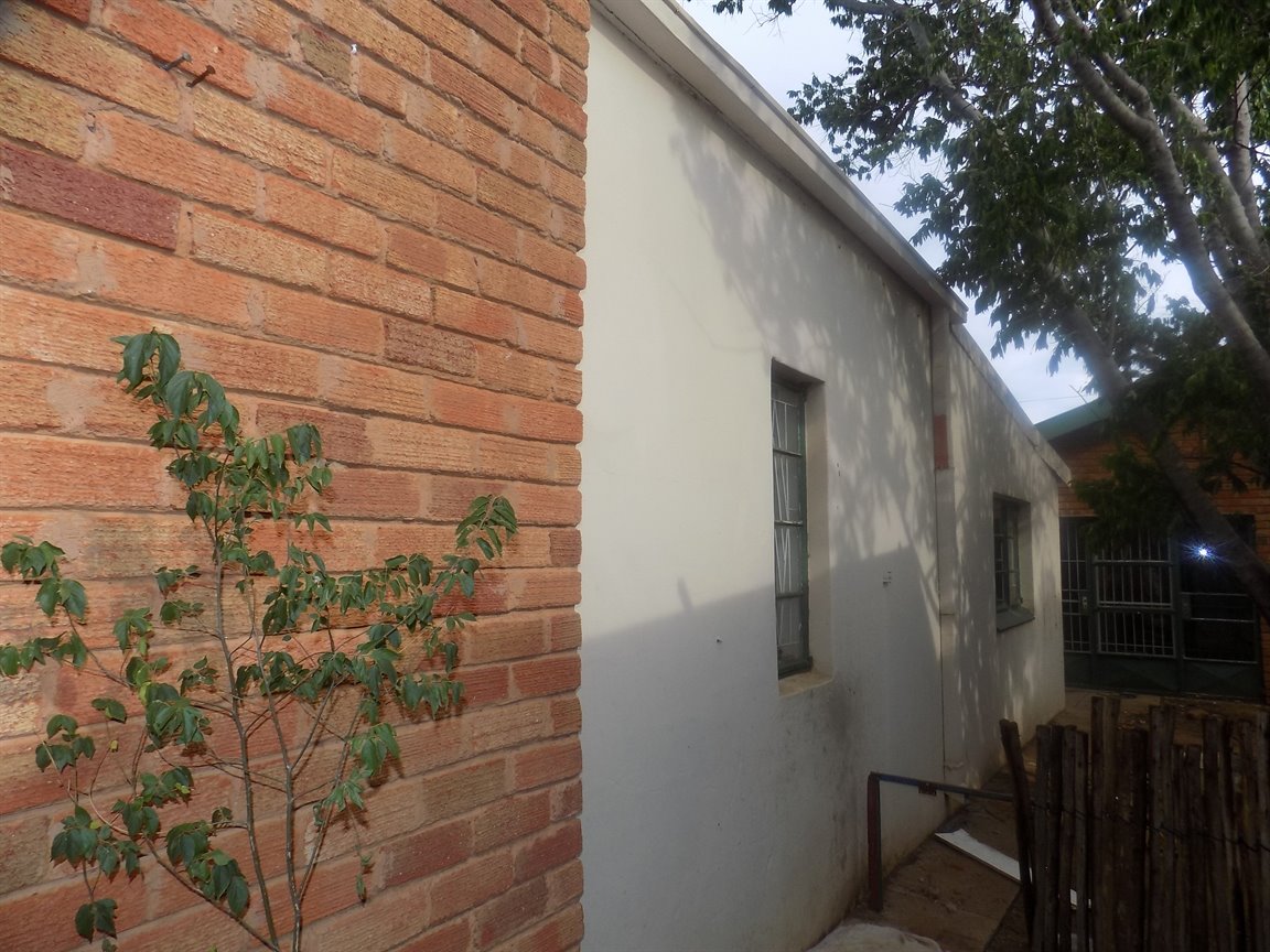HOUSE PLUS FLAT ON ONE STAND - IDEAL FOR THE RENOVATER - EXCELLENT PRICE! photo 3
