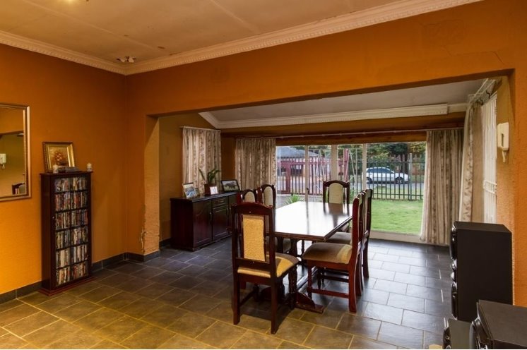 SPACIOUS FAMILY HOME! photo 5
