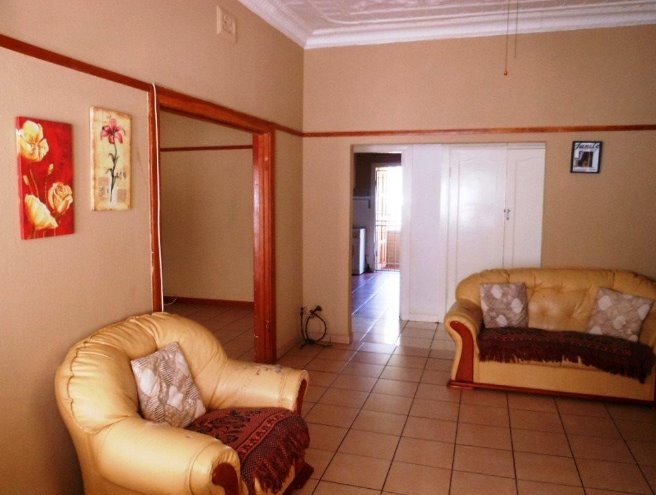 S-p-a-c-i-o-u-s, corner stand family home!! photo 5
