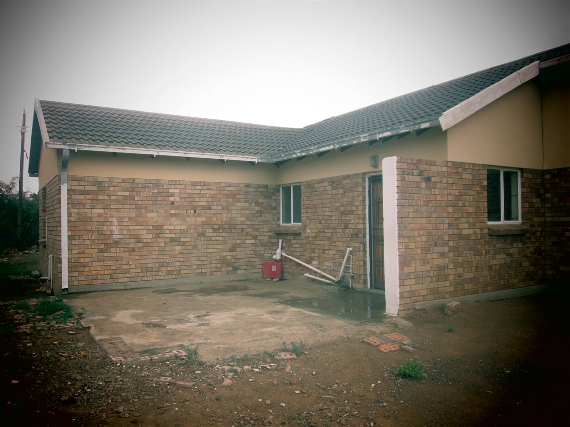A very big house sold at a bargain photo 2
