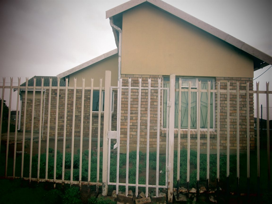 A very big house sold at a bargain photo 3