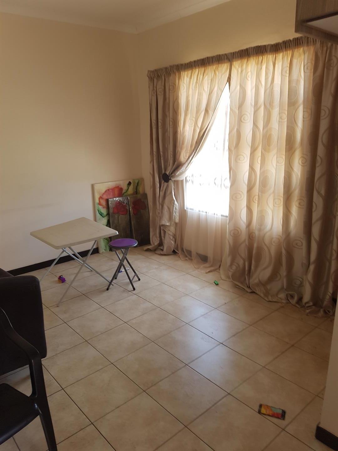 Brand new!! Beautifu and stylish 3 bedroom family home photo 4