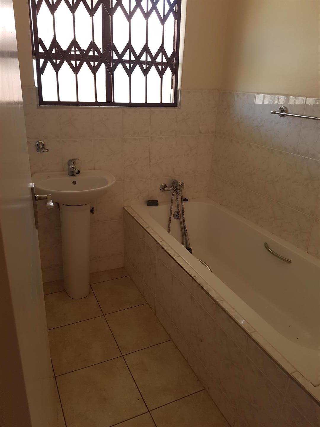 Brand new!! Beautifu and stylish 3 bedroom family home photo 5