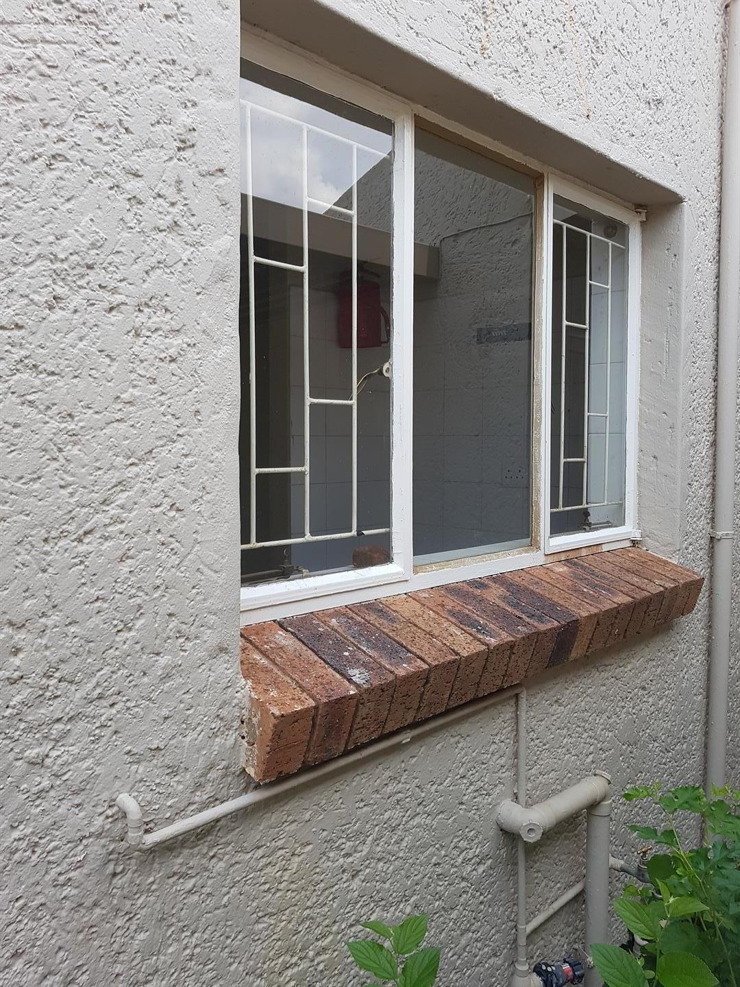 Exelent investment! Rental income R5000PM photo 3