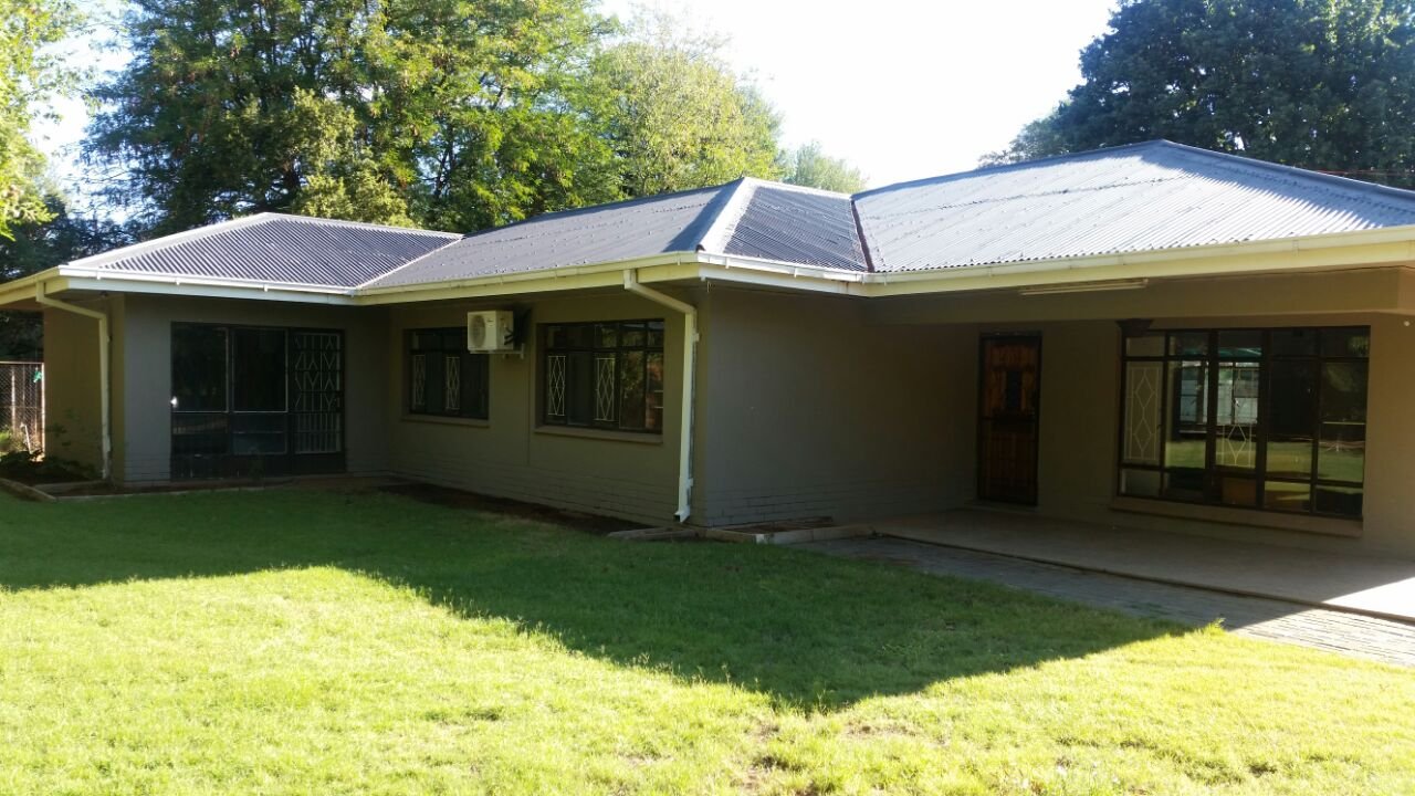 Price reduced !!! Please view this sturdy very neat home close to town ! Urgent sale owner transferred !