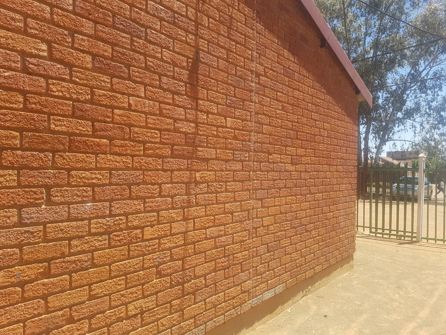 Bloemside. 2 minutes from Lemo mall!! CASH ONLY!!!! photo 2