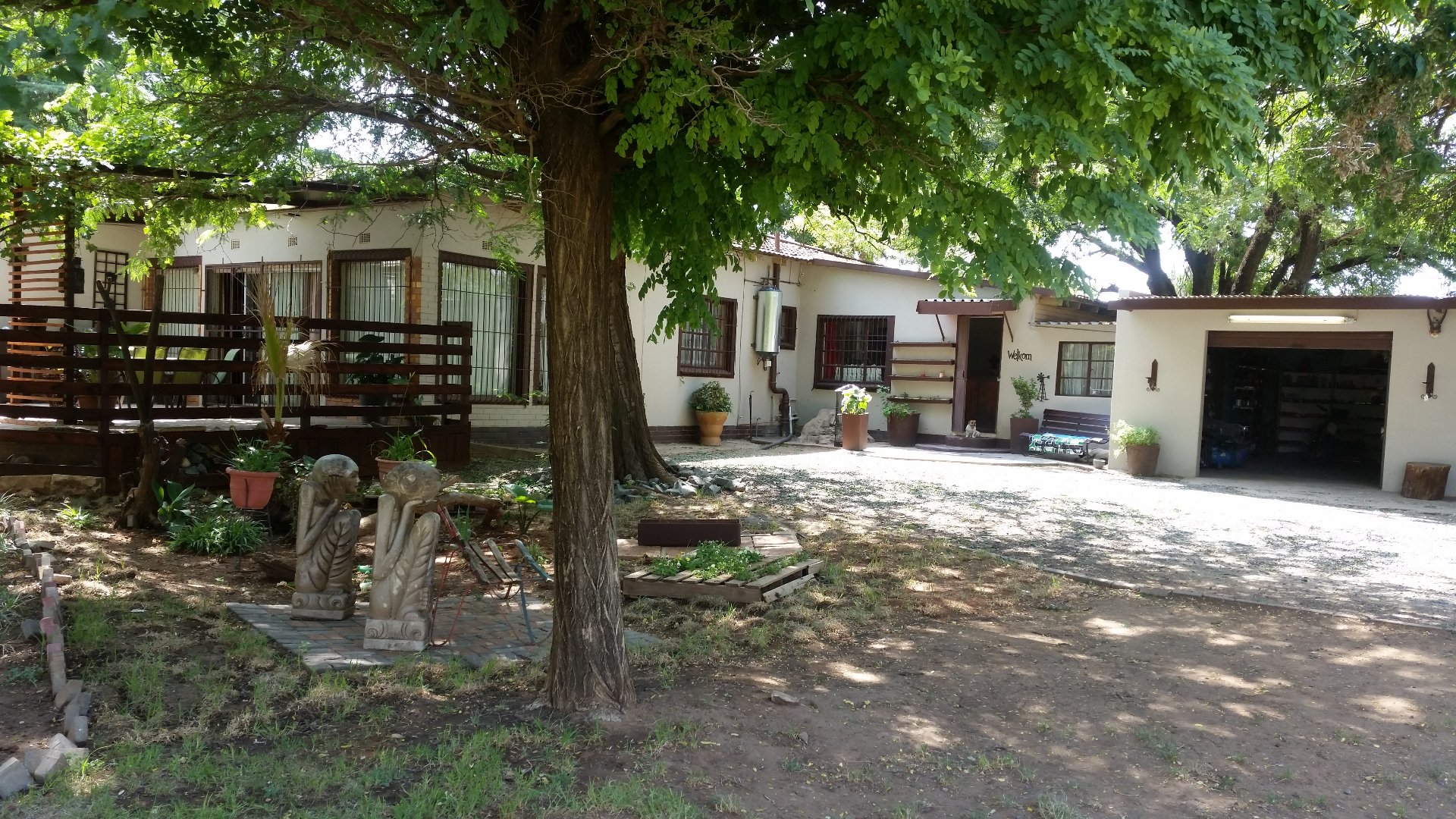 Close to town and offers a lot !