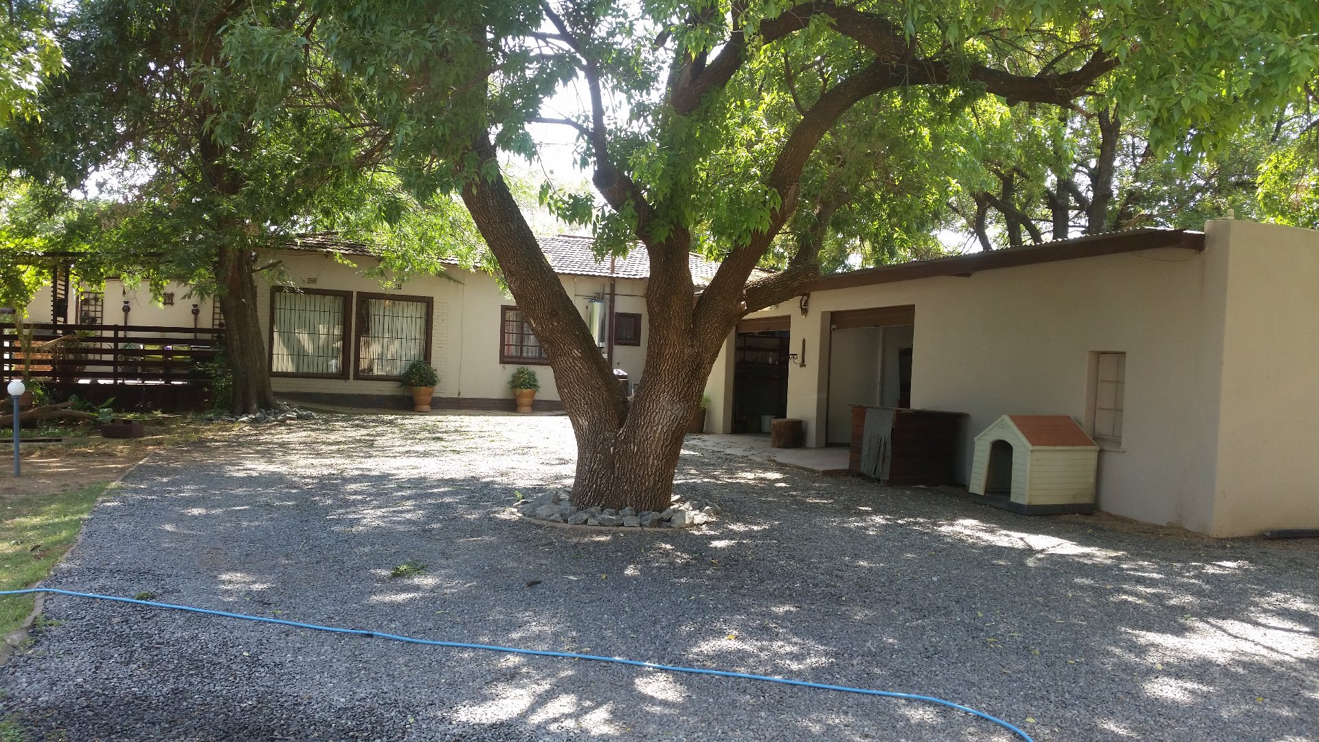 Close to town and offers a lot ! photo 2