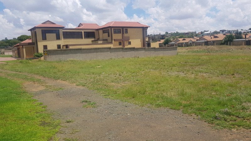 Vacant stand for sale photo 4