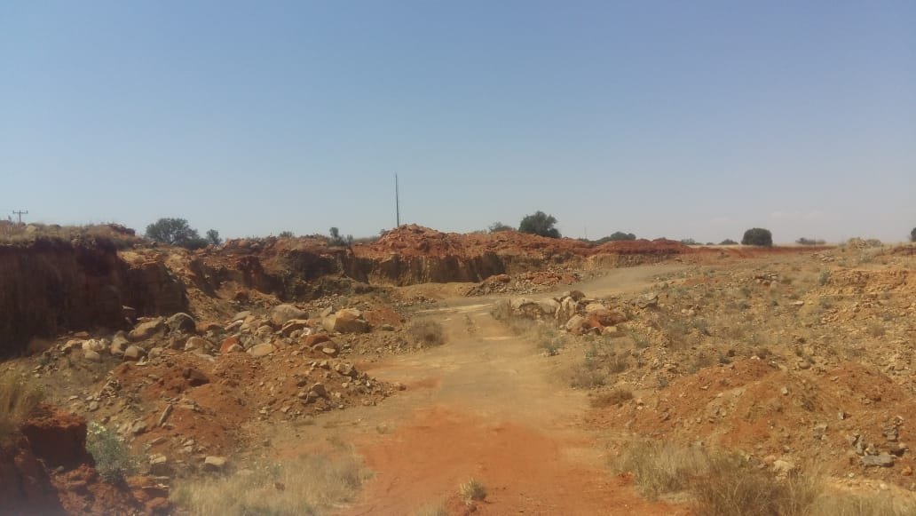 QUARRY AND ARABLE CLOSE TO TOWN photo 4