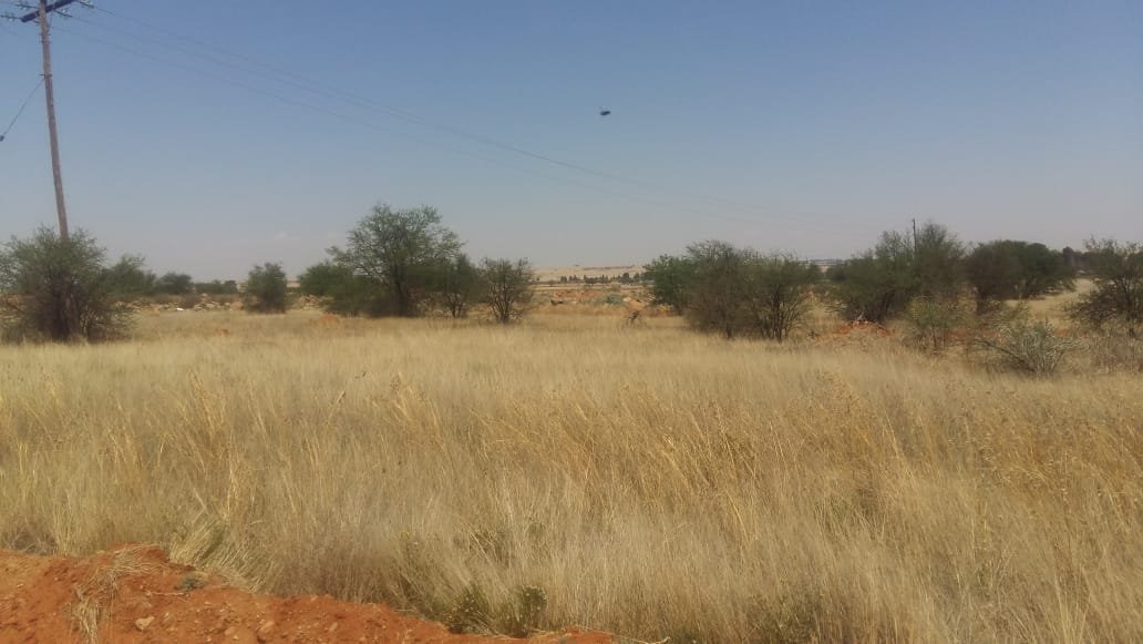 QUARRY AND ARABLE CLOSE TO TOWN photo 3