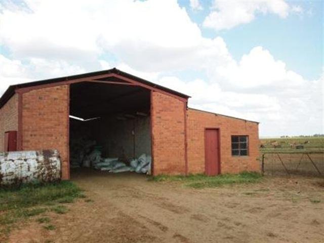 BAINSVLEI FARM WITH ARABLE LAND AND 14 HA REGISTERED  IRRIGATION photo 4