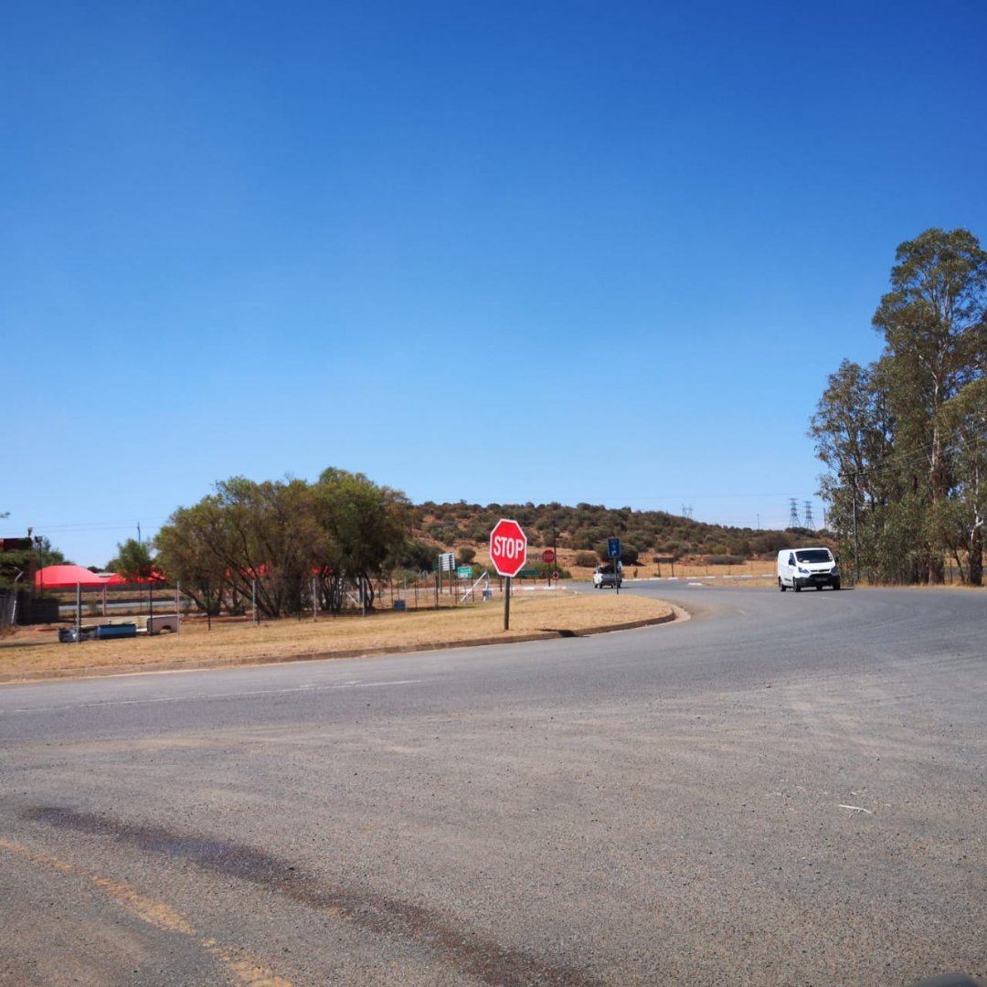 Prime  3.6ha  vacant stand close to tar road on N8 to Kimberley ! photo 2