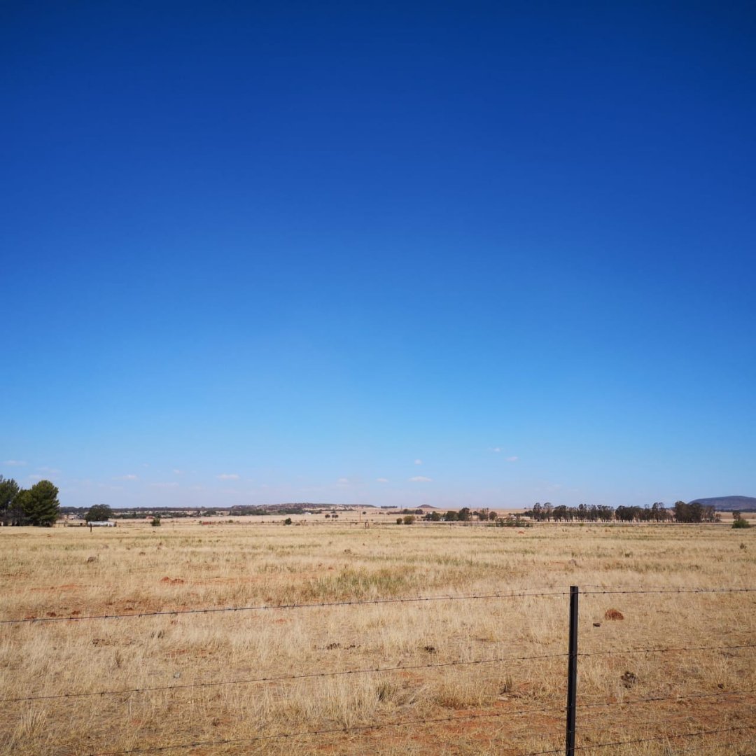 Prime  3.6ha  vacant stand close to tar road on N8 to Kimberley ! photo 4