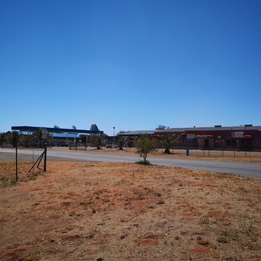Prime  3.6ha  vacant stand close to tar road on N8 to Kimberley ! photo 3