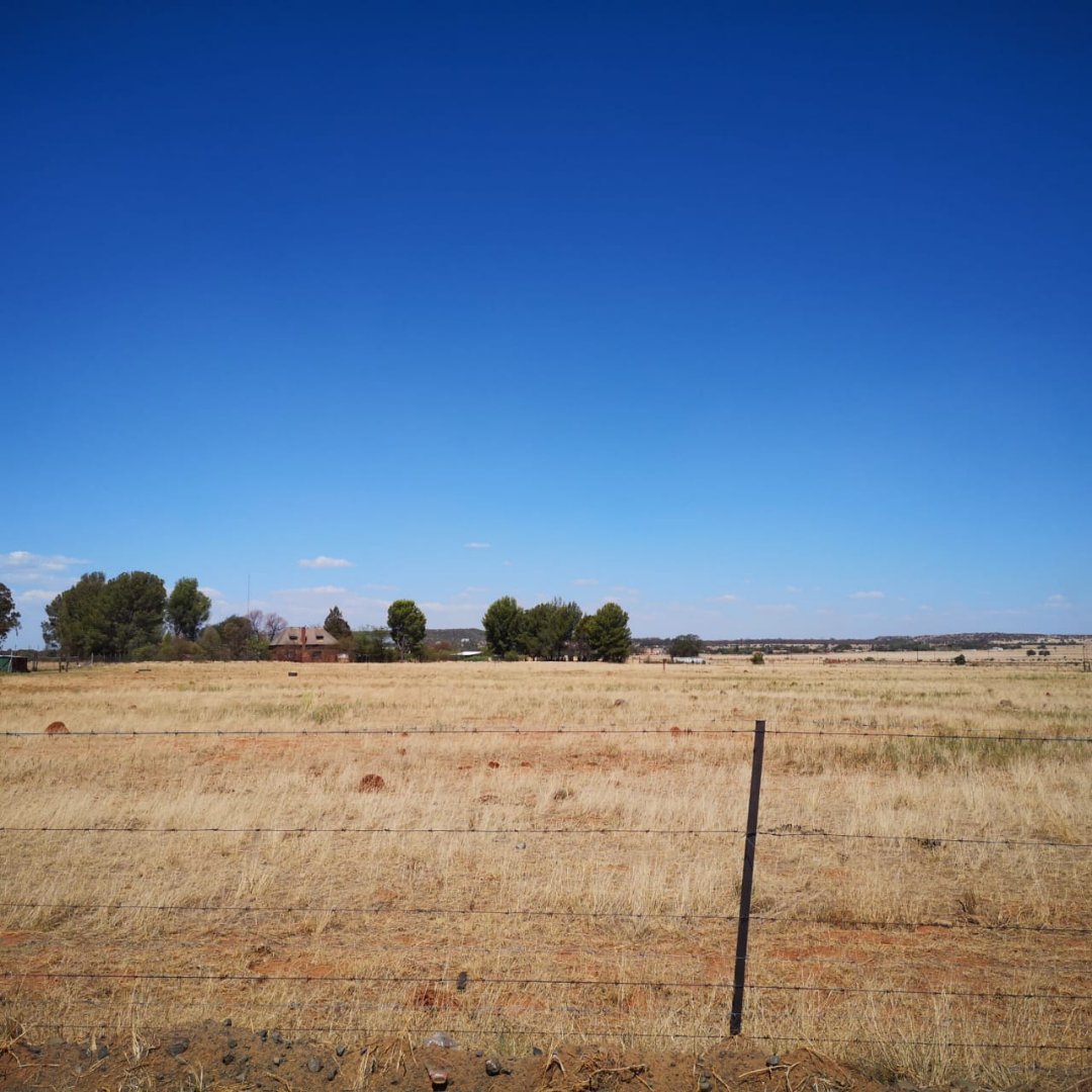 Prime  3.6ha  vacant stand close to tar road on N8 to Kimberley ! photo 5