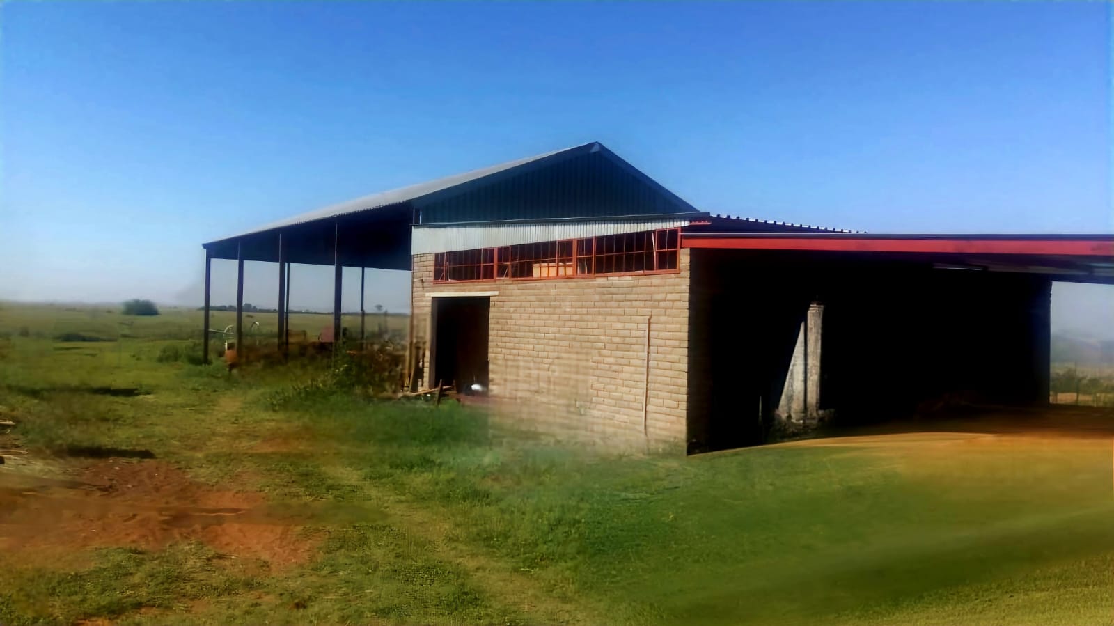 Dairy and vegetable farm with  30 ha registered water photo 4