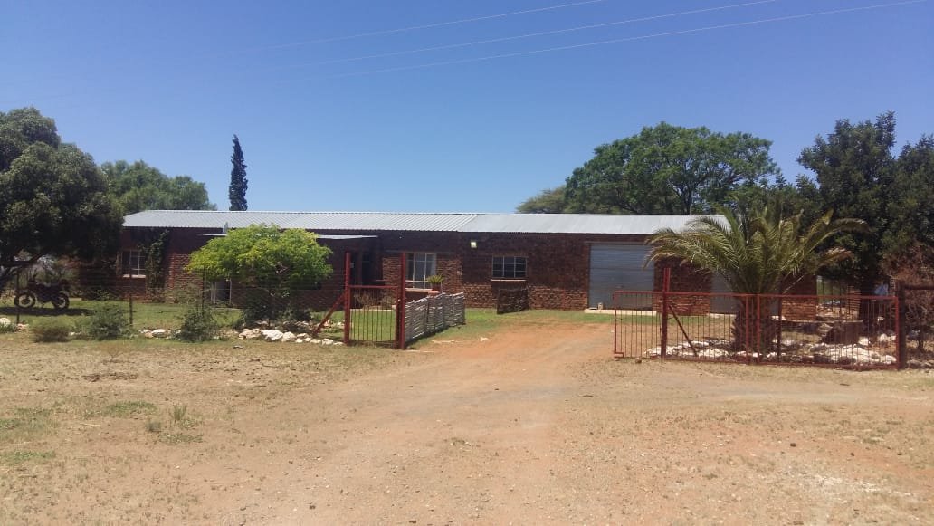 1254 ha game and cattle farm situated 20 km from kimberley photo 2