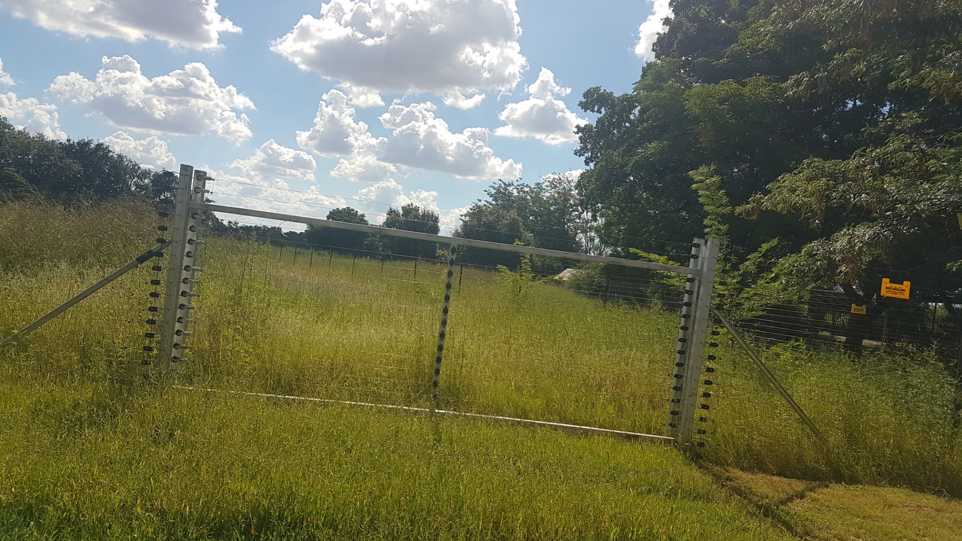  1 HECTARE  VACANT LAND UP FOR GRABS !!  CASH BUYERS !! photo 2