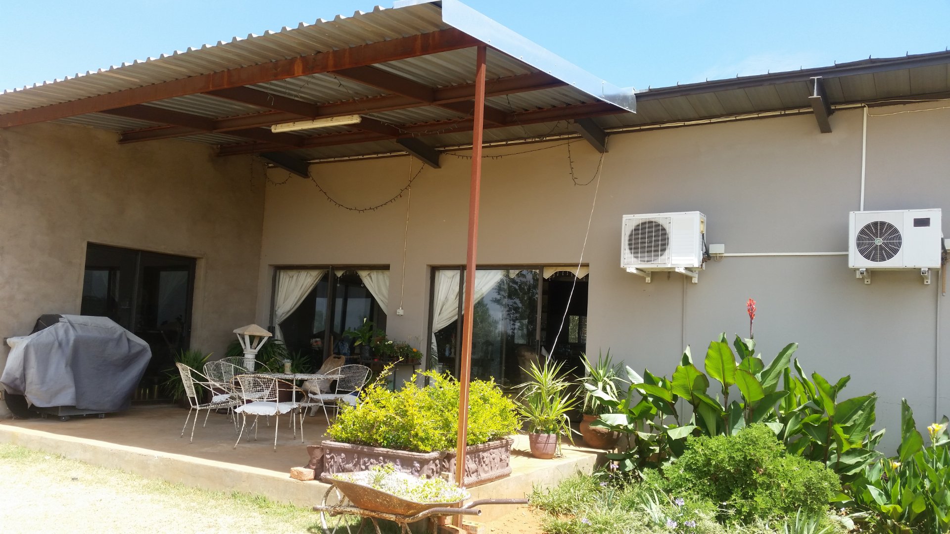 MODERN....OPENPLAN.....BOREHOLE !! photo 2
