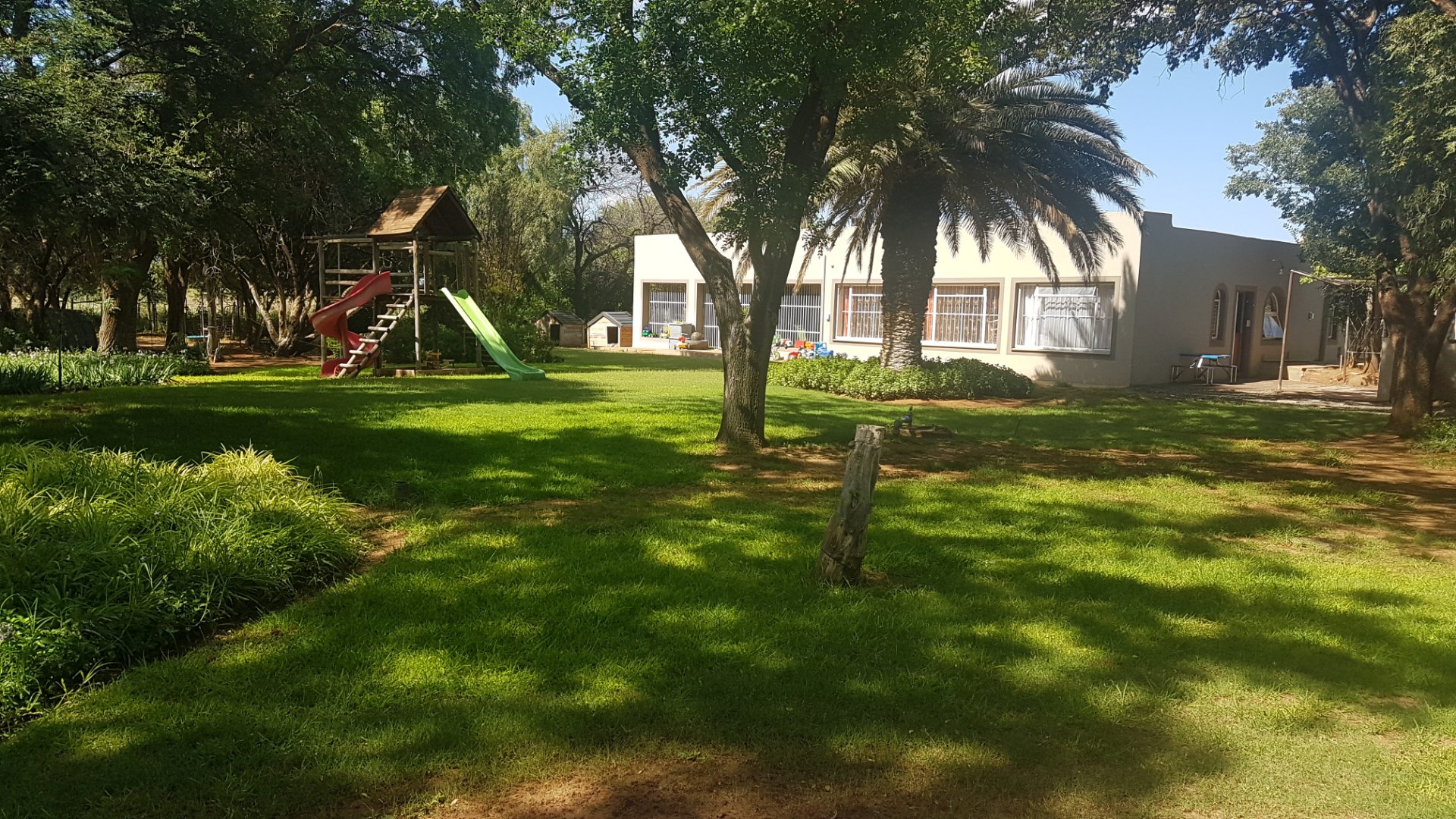 PRIVATELY  TUCKED  AWAY IN A TREE-LINED  GARDEN.....5,4ha .....FULL TITLE.....STRONG BOREHOLE..... photo 5