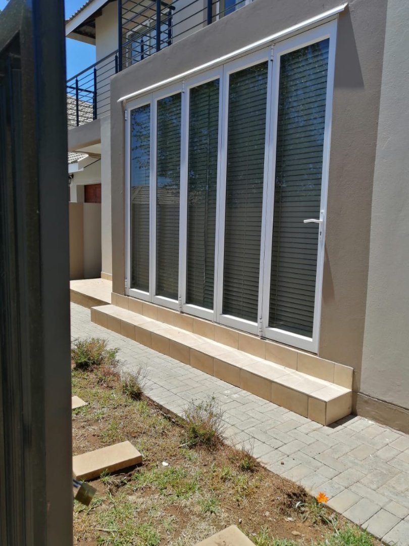 3 Bedroom Town House in Lilyvale photo 3