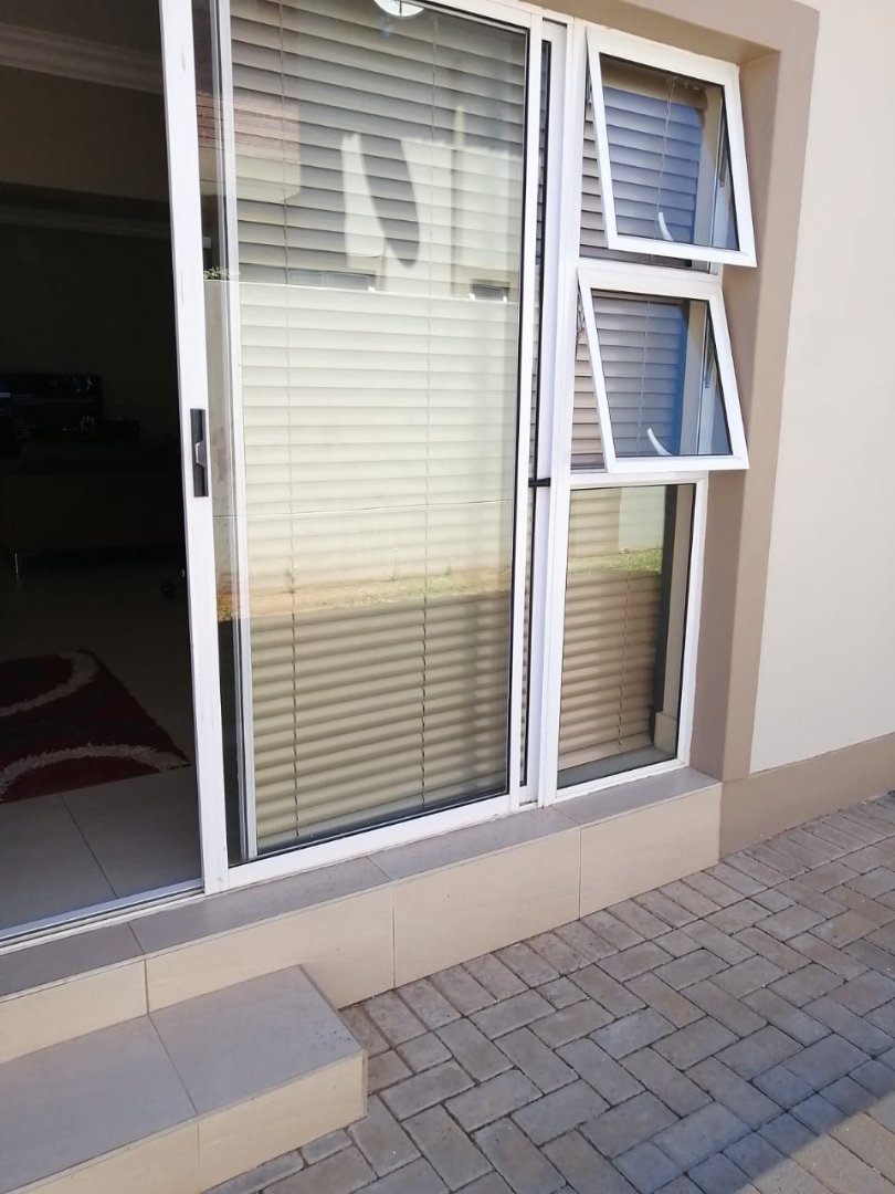 3 Bedroom Town House in Lilyvale photo 2