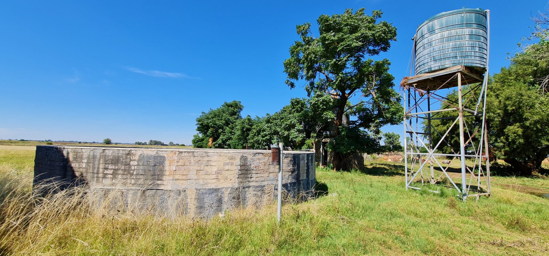 WATER PARADISE WITH 8 HA REGISTERED IRRIGATION AND 9 BOREHOLES photo 5