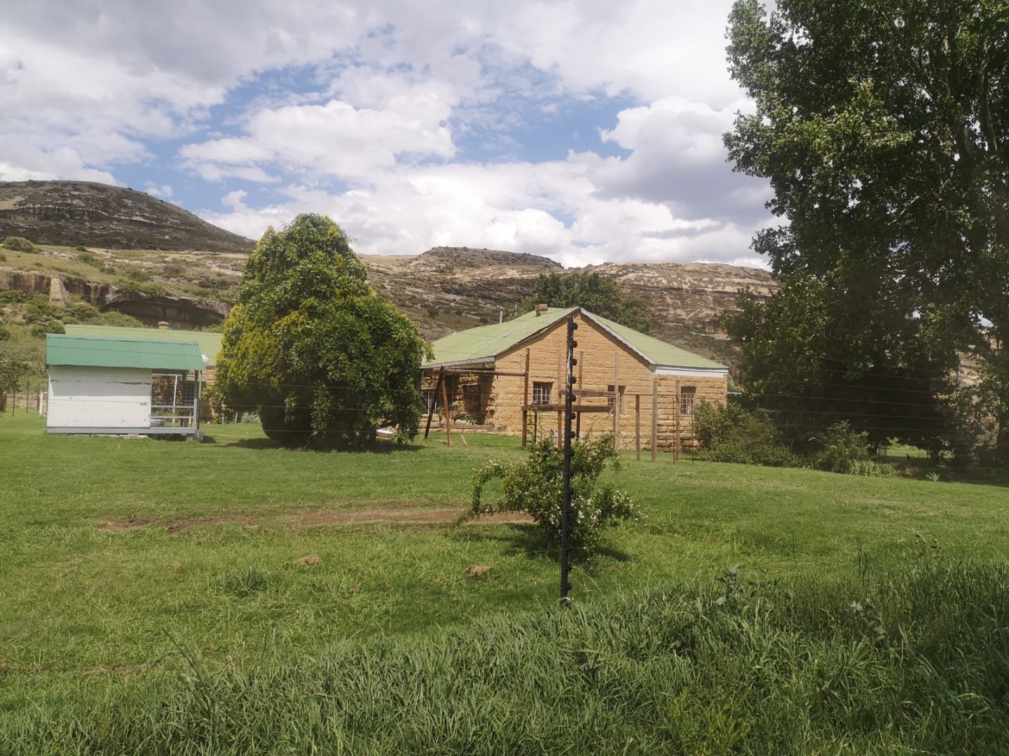 Particularly beautiful farm with sandstone houses and buildings  photo 4