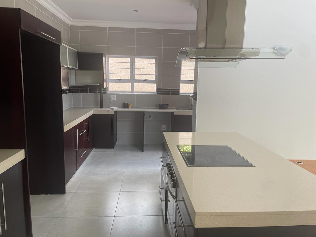 3 Bedroom House For Sale in Thorn Valley Estate. photo 5
