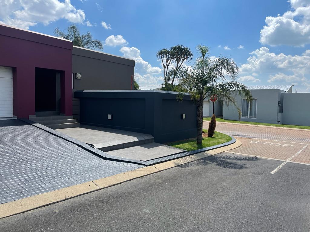 3 Bedroom House For Sale in Thorn Valley Estate. photo 3
