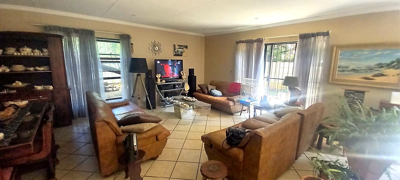 RENOVATED DOUBLE STOREY HOME WITH 2 FLATLETS  photo 2