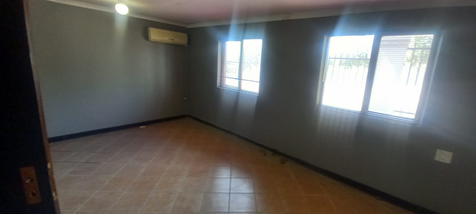MULTIPLE HOUSES AND OFFICES WITH RENTAL INCOME OF R 18 250.00 photo 5