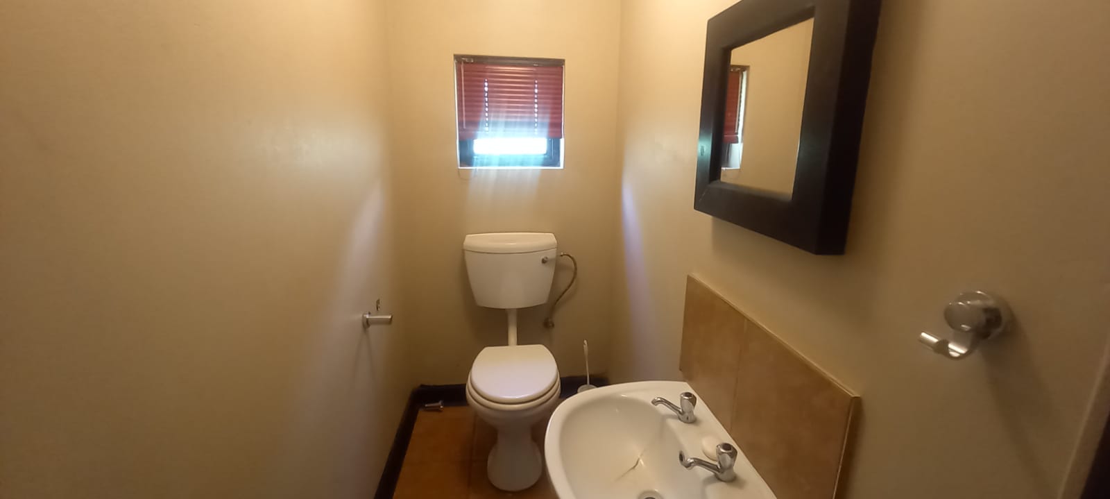 MULTIPLE HOUSES AND OFFICES WITH RENTAL INCOME OF R 18 250.00 photo 4