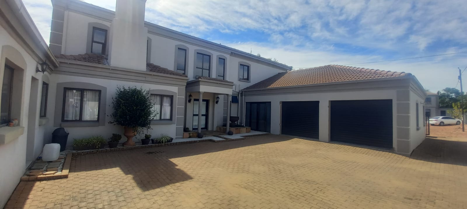MULTIPLE HOUSES AND OFFICES WITH RENTAL INCOME OF R 18 250.00