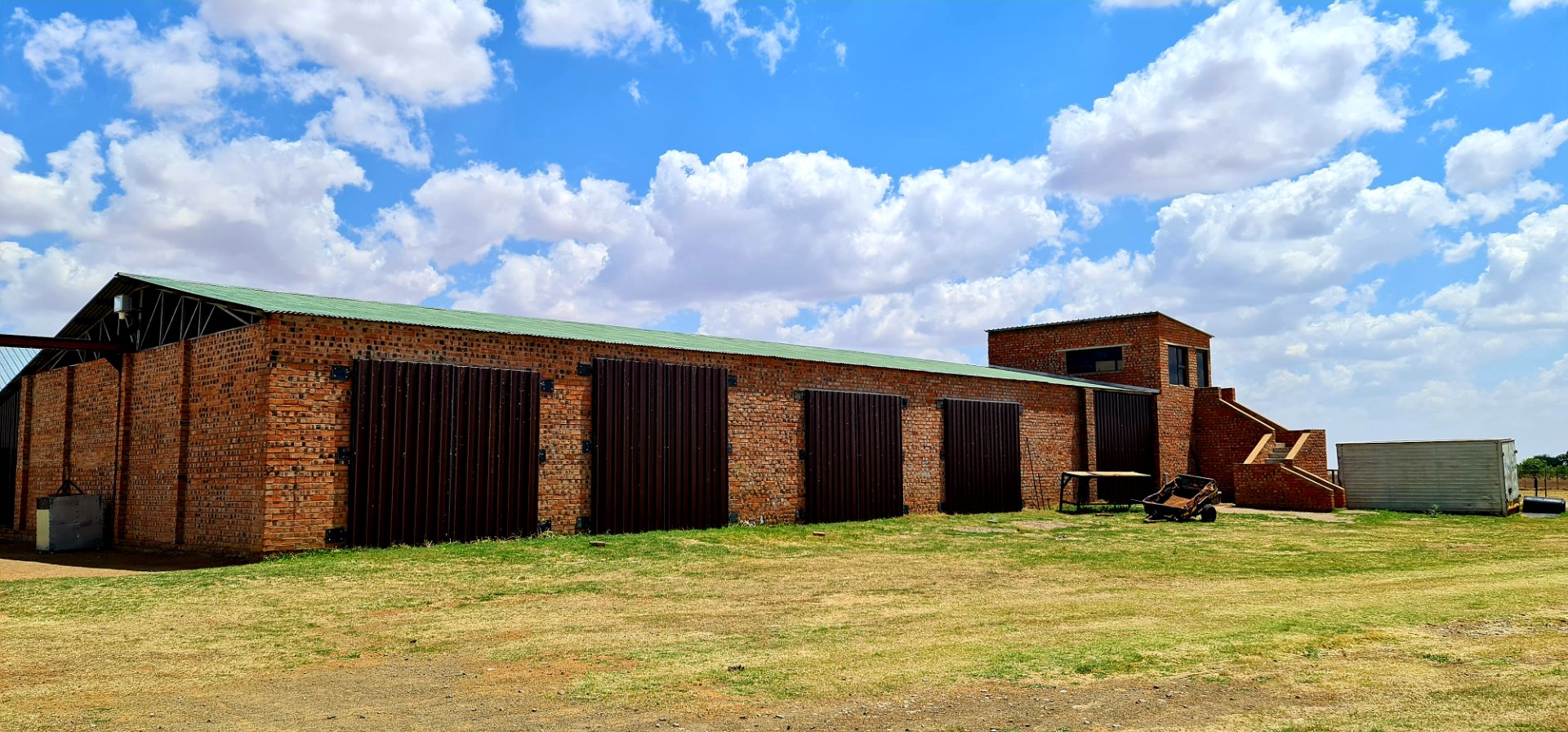 This farm is ideal for cattle production and for fattening sheep. Complete with feedlot and pivot