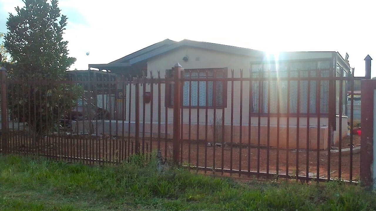  Home and Large building to set up a self-contained secondary dwelling or even a studio to work from home  photo 3