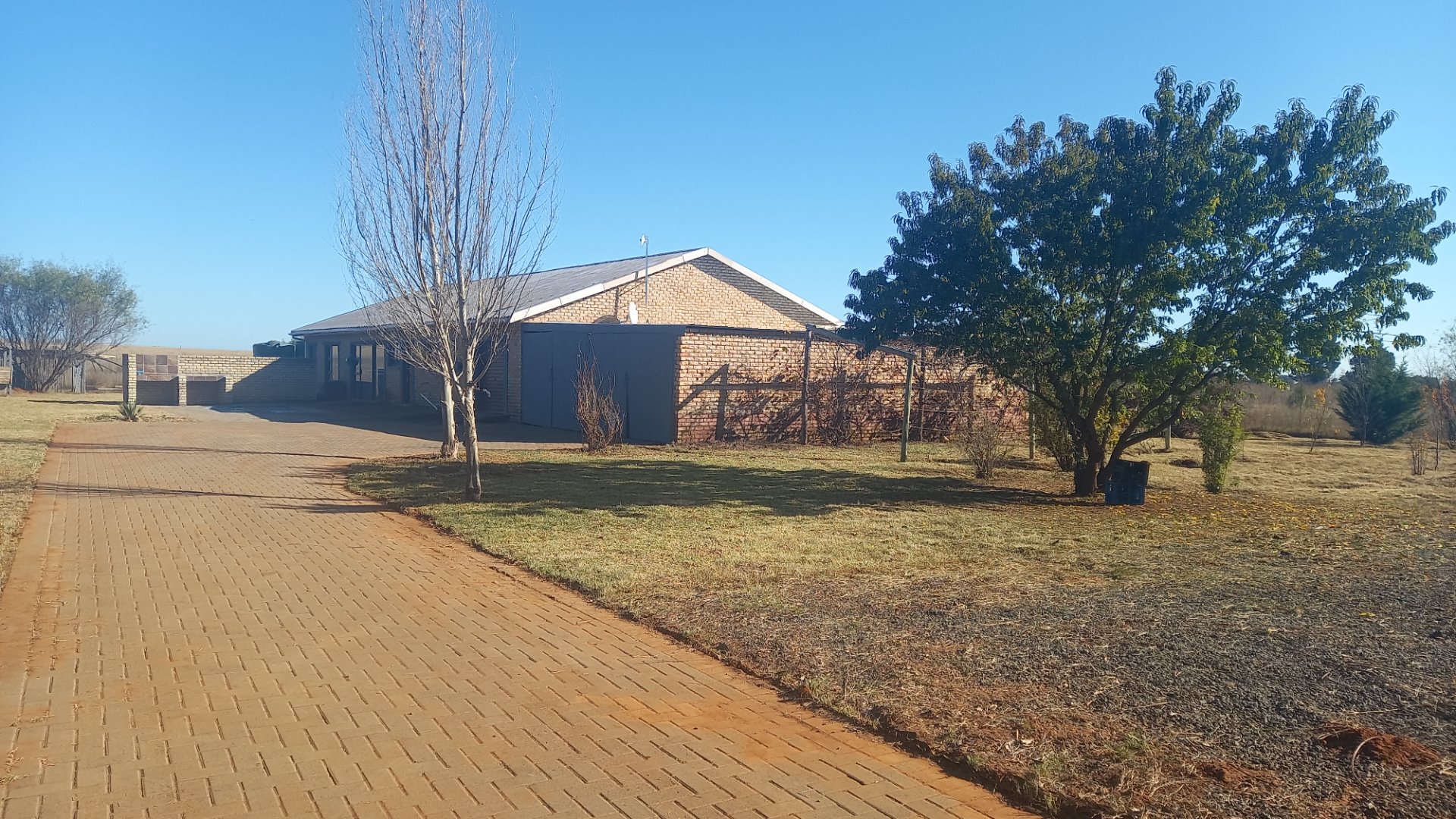 Maintenance free face brick home with an unrestricted view photo 2